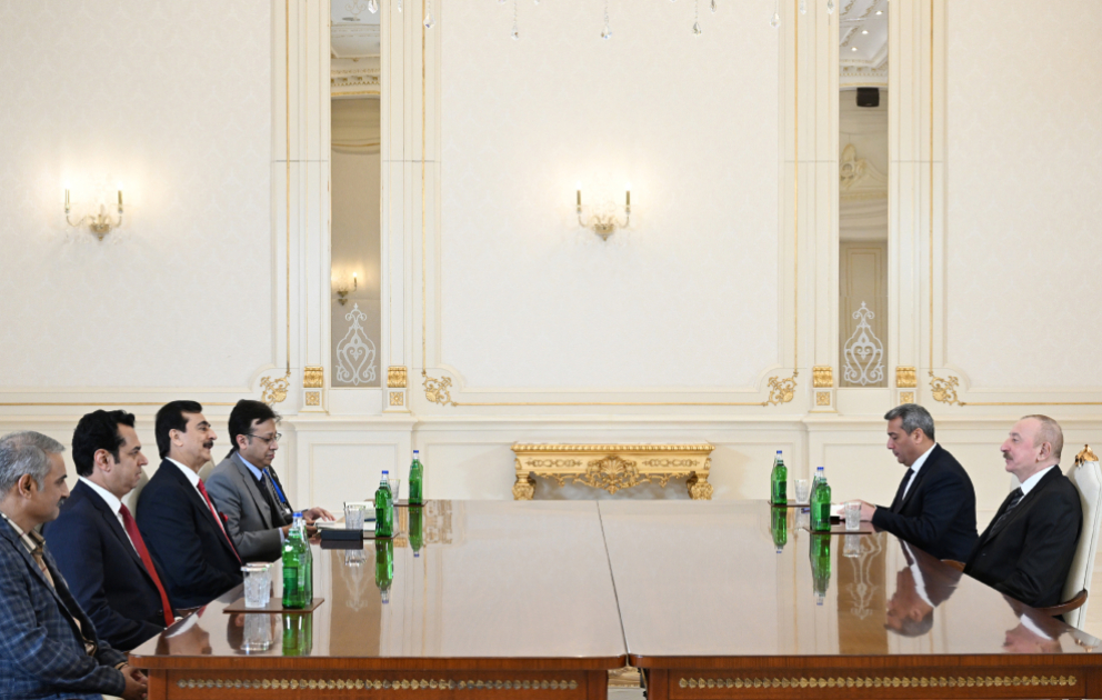 Präsident von Aserbaidschan Ilham Aliyev empfängt pakistanischen Senatsvorsitzenden AKTUALISIERT VIDEO
