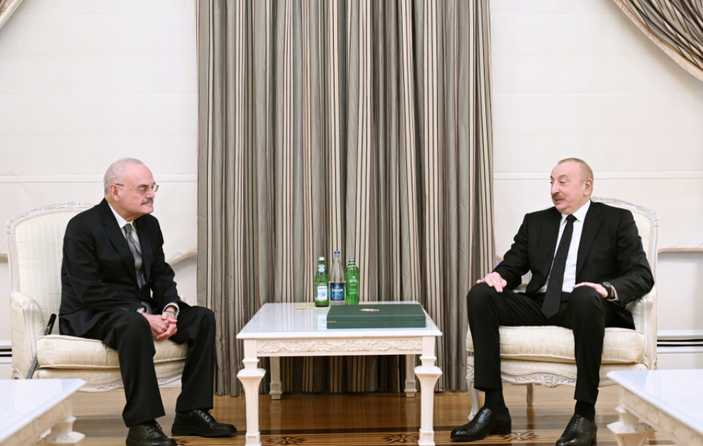 Le président Ilham Aliyev remet l’Ordre Heydar Aliyev à Artour Rasi-zadé MIS A JOUR VIDEO