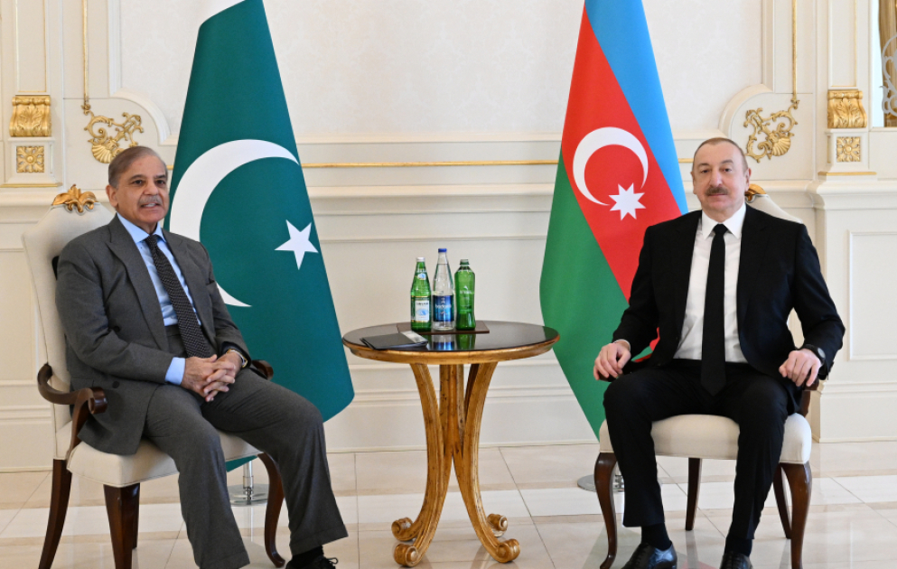 President of Azerbaijan Ilham Aliyev held one-on-one meeting with Prime Minister of Pakistan VIDEO