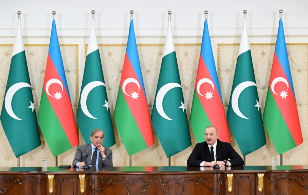 Le président Ilham Aliyev et le Premier ministre Shehbaz Sharif font des déclarations à la presse MIS A JOUR VIDEO