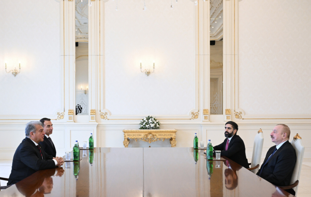 Präsident Ilham Aliyev empfängt den Präsidenten des FC Barcelona VIDEO