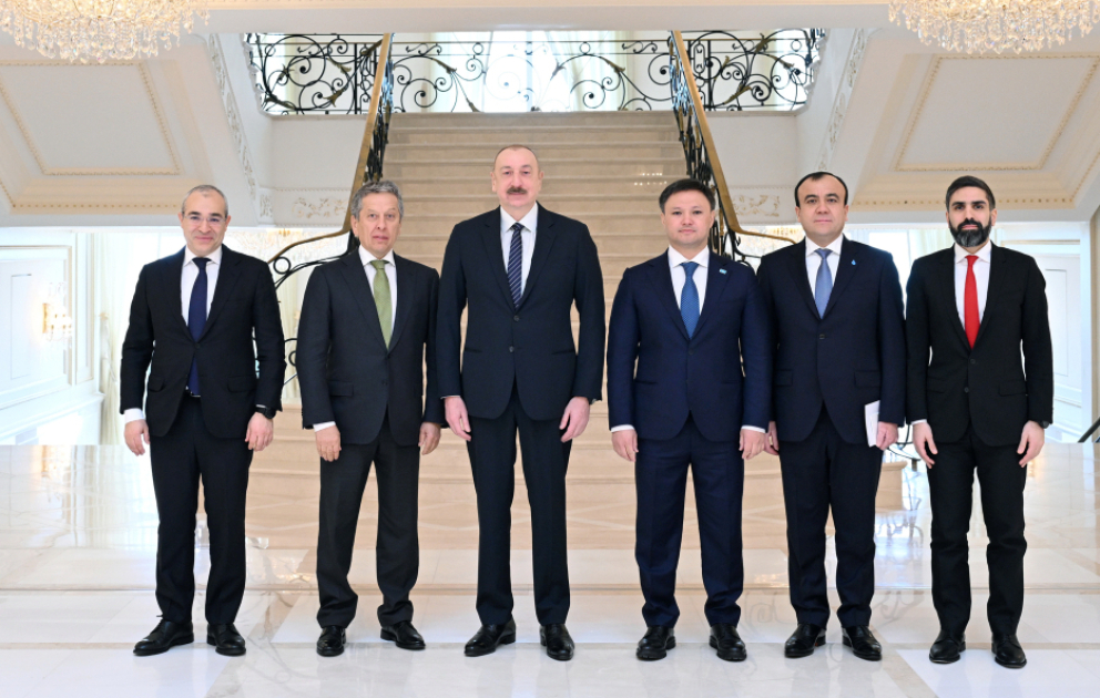Präsident Ilham Aliyev empfängt Geschäftsführer von "Tatneft", "KazMunayGas" und "Uzbekneftegaz" AKTUALISIERT VIDEO