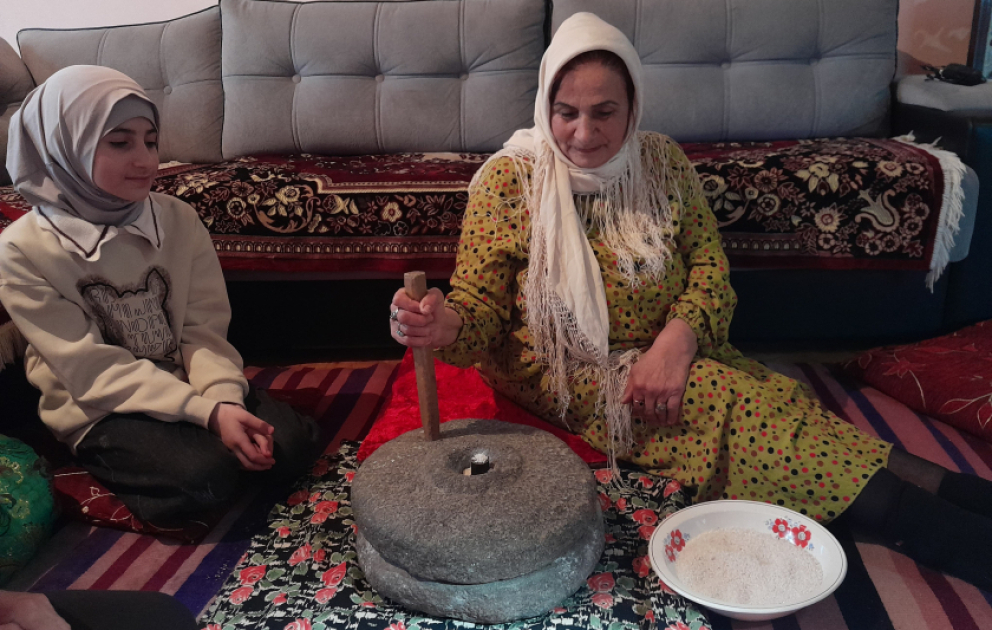 Lənkəran sakini 200-300 illik əl dəyirmanını gələcək üçün saxlayır: Bu dəyirman nəsildən-nəslə keçəcək VİDEO