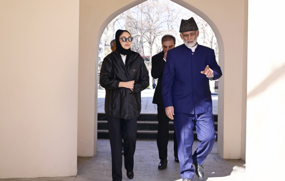 First Vice-President Mehriban Aliyeva visited Shah Abbas and Huseyniyye mosques in Ganja VIDEO