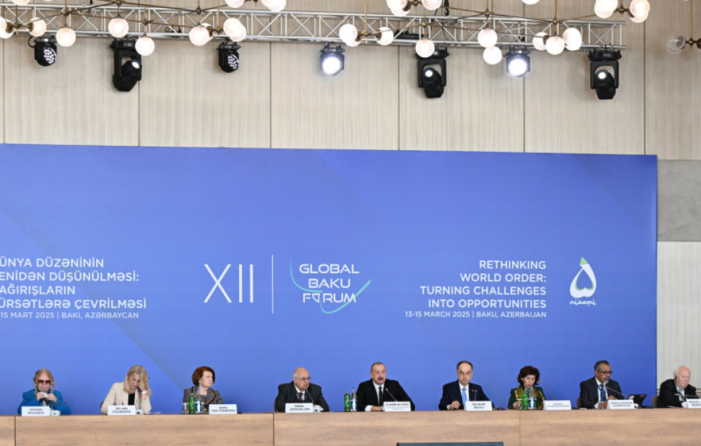 12. Globales Baku-Forum zum Thema “Neubewertung der Weltordnung“ Herausforderungen in Chancen verwandeln“ hat begonnenPräsident Ilham Aliyev nimmt an der Eröffnung des Forums teil - AKTUALISIERT VIDEO