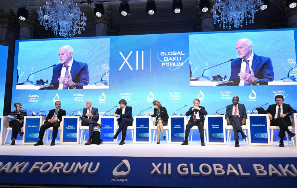 Qlobal Bakı Forumunda “Yeni dünya üçün yeni texnologiyalar” adlı panel iclas keçirilib - YENİLƏNİB VİDEO