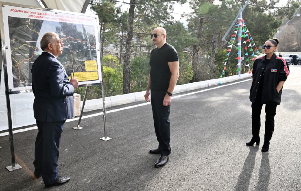 Präsident Ilham Aliyev und First Lady Mehriban Aliyeva weihen Autobahn vom Sarsang-Stausee zum Dorf Umudlu in Aghdara ein VIDEO