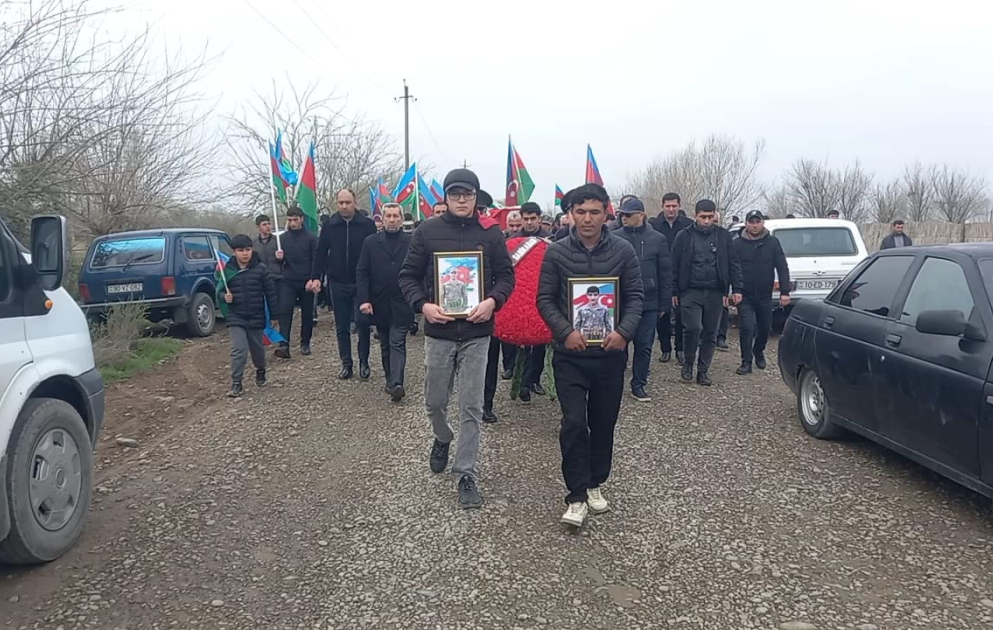 Gədəbəydə qar uçqununda həlak olan əsgər Əli İmanov Sabirabadda dəfn edilib VİDEO