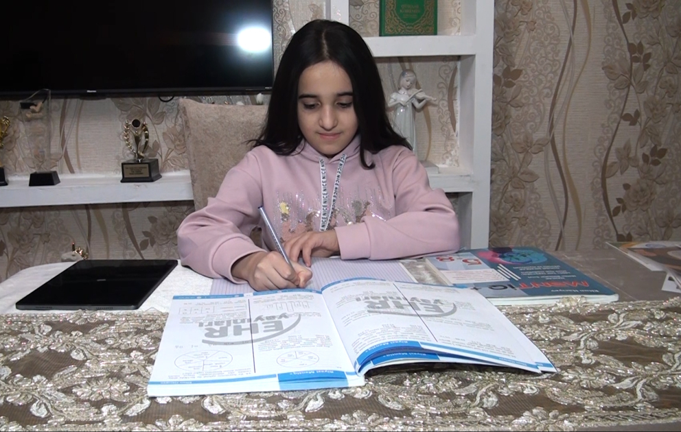 11 yaşlı Aylin Boston və Sinqapurda keçiriləcək olimpiadalara hazırlaşır VİDEO