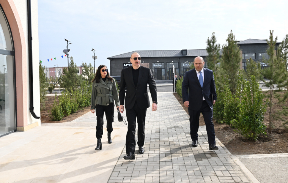 Le président Ilham Aliyev et son épouse Mehriban Aliyeva assistent à l'ouverture de la première phase du village de Sarydjaly de la région d’Aghdam MIS A JOUR VIDEO