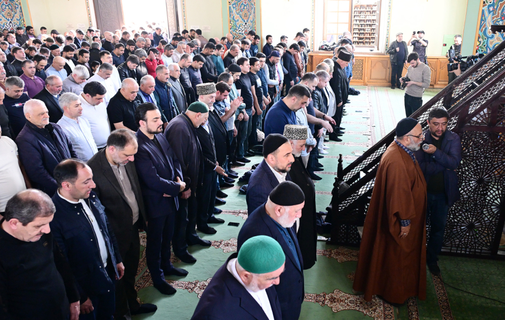 La prière de l'Aïd el-Fitr célébrée aux mosquées de Bakou VIDEO