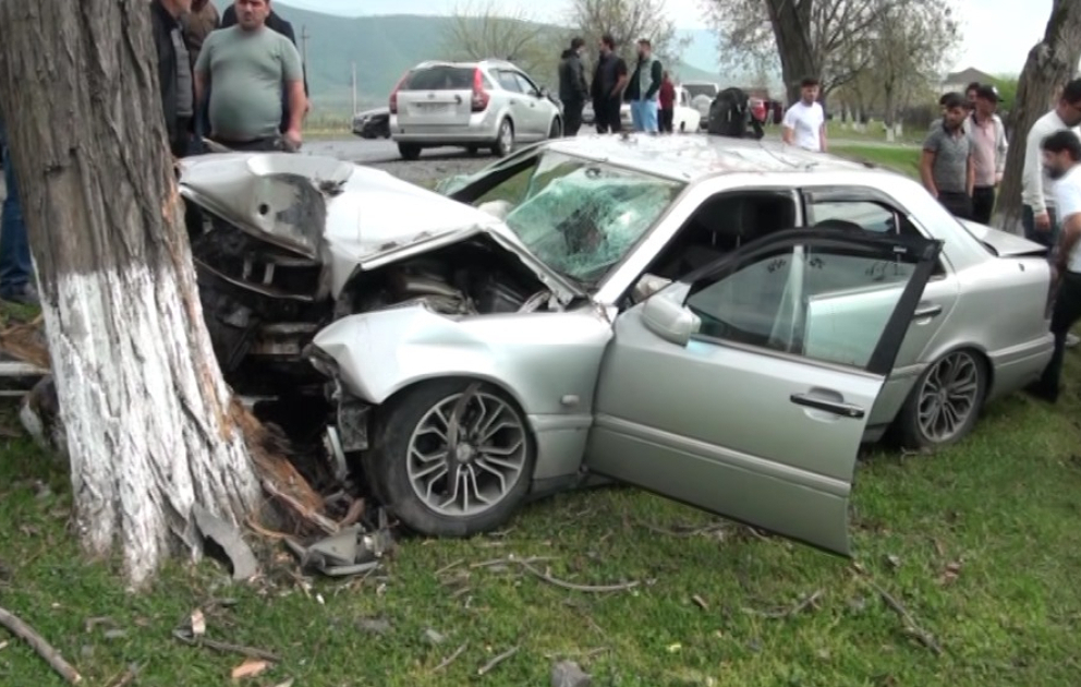 Zaqatalada yol qəzası baş verib, xəsarət alanlar var VİDEO