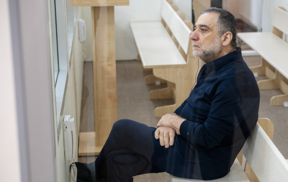 Vardanyanın məhkəməsində zərərçəkmiş şəxslər ifadə verib: Meyitləri çıxaranda yaralandım VİDEO