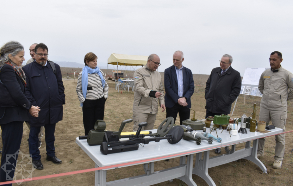 Представители Европейского Союза ознакомились с деятельностью по разминированию в Агдаме ВИДЕО