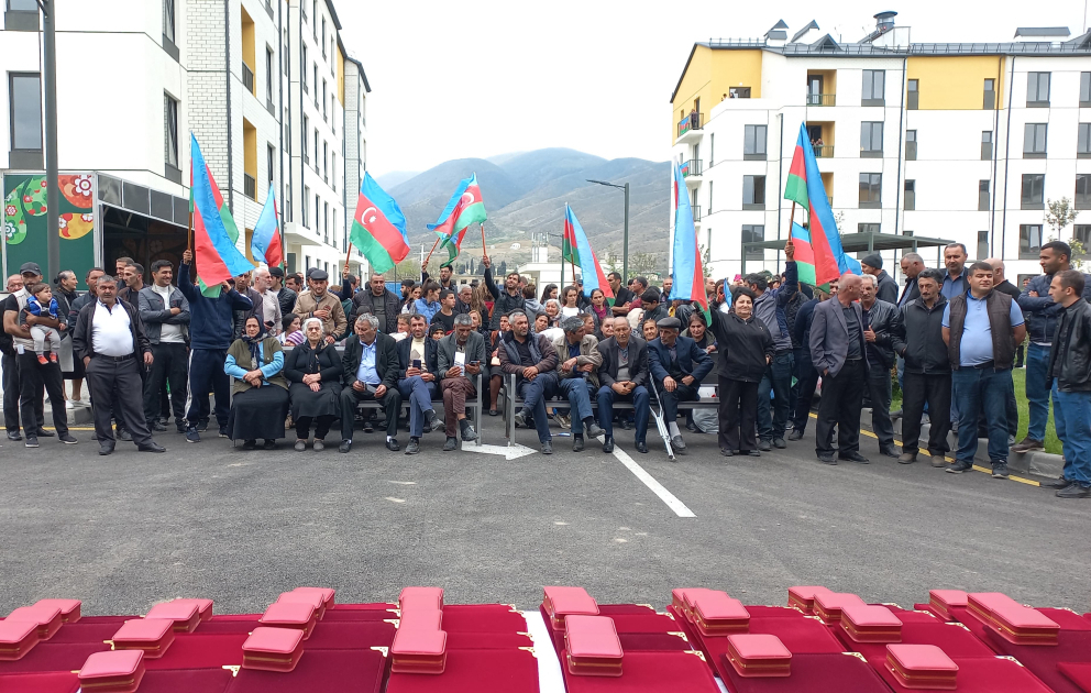 Les 53 familles retournées au village de Sougovouchan reçoivent les clés de leurs nouvelles maisons VIDEO