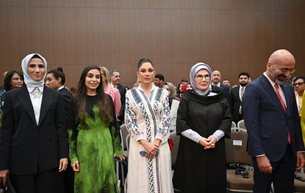 La première dame d’Azerbaïdjan assiste à un panel du Forum diplomatique d’Antalya VIDEO