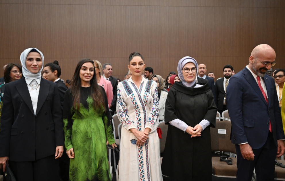Aserbaidschans First Lady Mehriban Aliyeva nimmt an Podiumsdiskussion beim Antalya- Diplomatie-Forum teil VIDEO