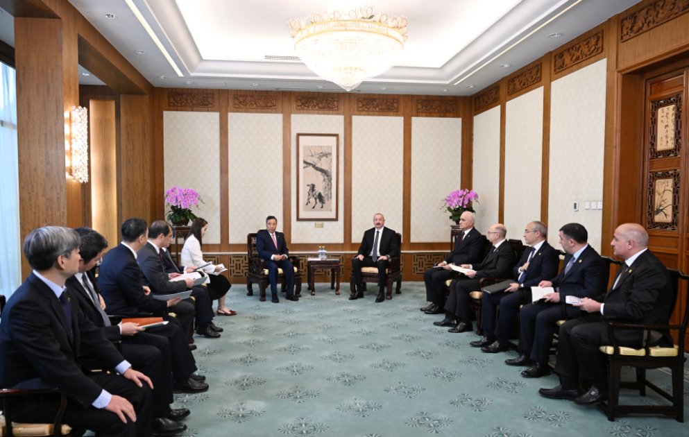 Prezident İlham Əliyev Pekində “China Energy Engineering Corporation Limited” şirkətinin sədri ilə görüşüb VİDEO