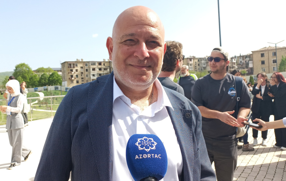 İngiltərəli səyyah: Azərbaycanın təhsilə böyük önəm verməsi və ona sərmayə qoyması çox gözəldir VİDEO