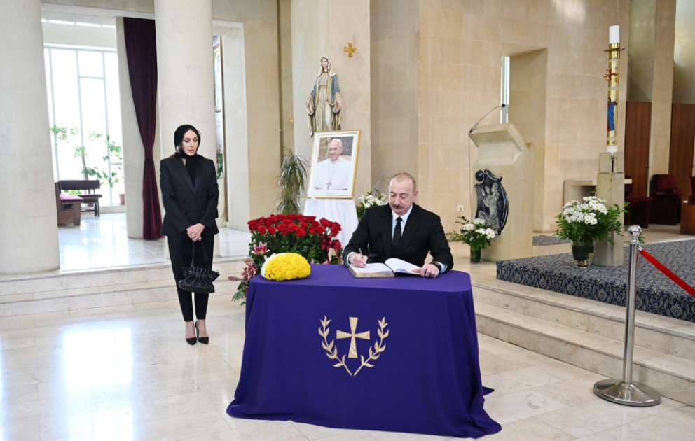 Präsident Ilham Aliyev besucht Kirche der Unbefleckten Empfängnis der Heiligen Jungfrau Maria in Baku  AKTUALISIERT  VIDEO