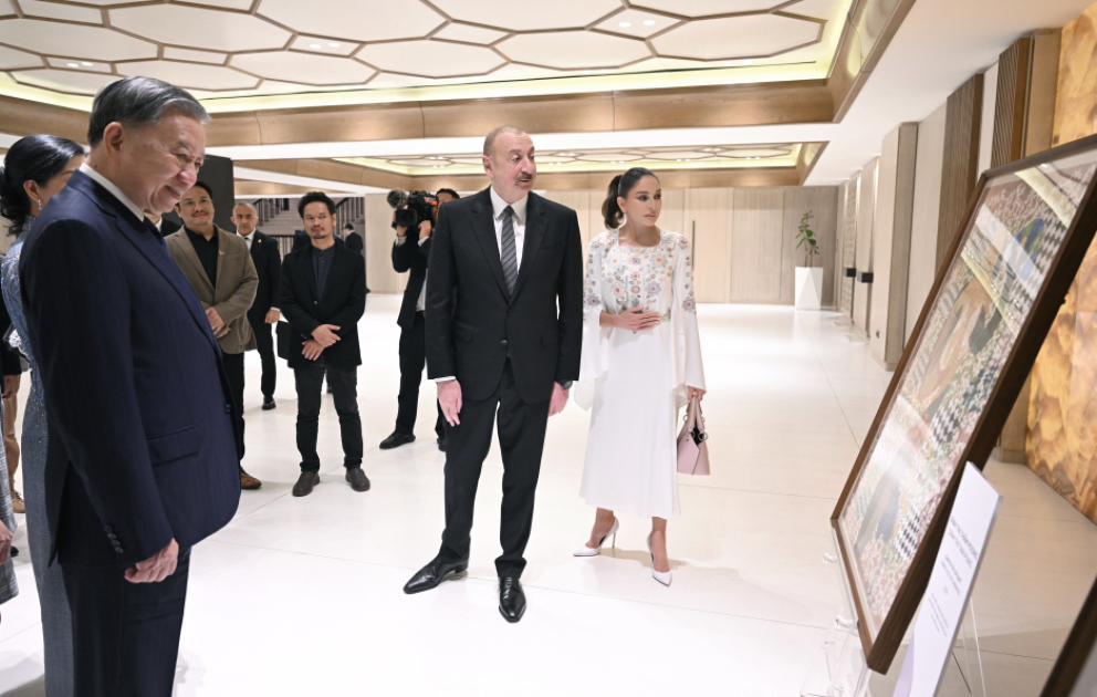 Leaders of Azerbaijan and Vietnam viewed exhibition of Vietnamese paintings VIDEO
