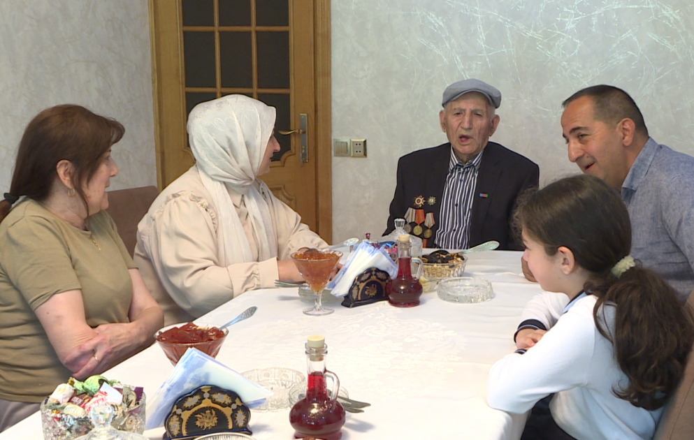 “Taqanroq diviziyası”nın döyüşçüsü həm 100 illik yubileyini, həm də Qələbənin 80 illiyini qeyd edir VİDEO