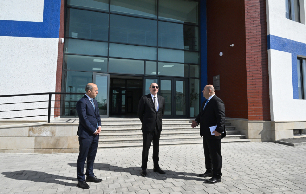 Präsident Ilham Aliyev weiht weiterführende Schule im Dorf Kangarli in Aghdam ein VIDEO