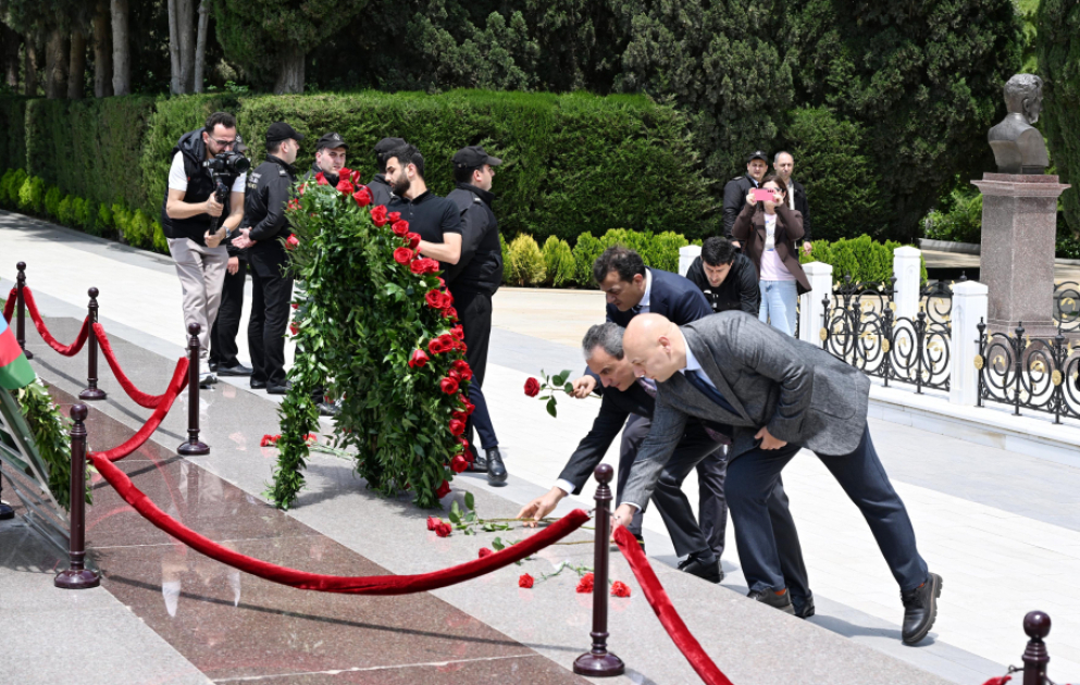 "Bakı Ürək Günləri” 9-cu Beynəlxalq Konqresinin iştirakçıları Fəxri xiyabanda Ulu Öndərin məzarını ziyarət ediblər VİDEO