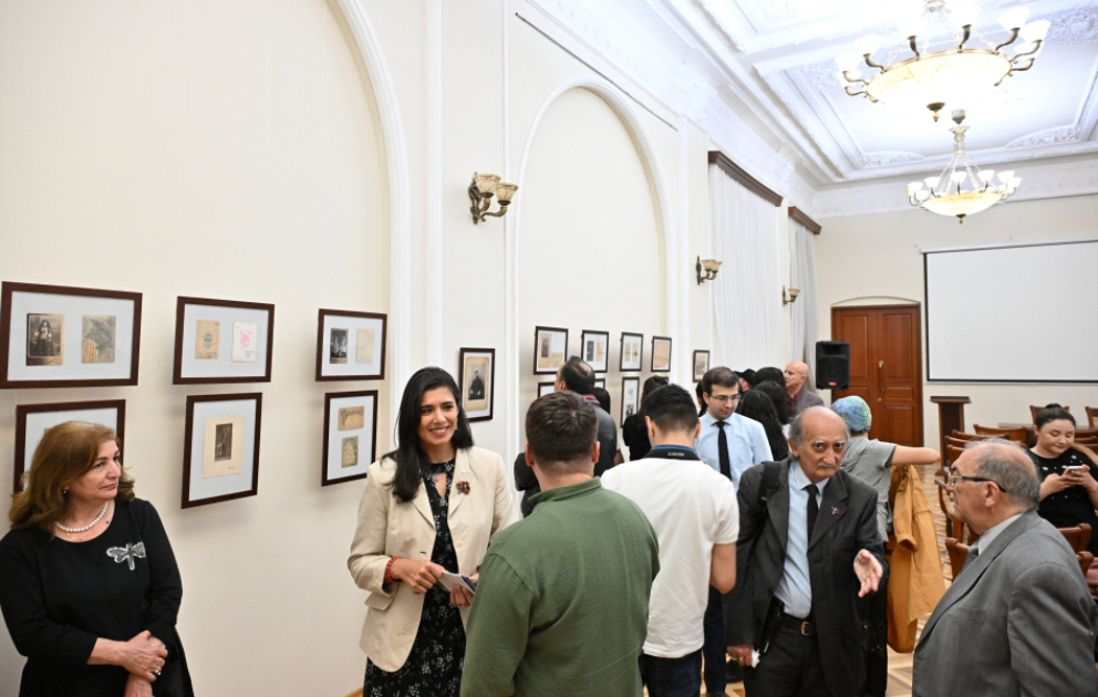В Национальном музее истории прошла выставка под названием «Подпись фотографа в истории» ВИДЕО