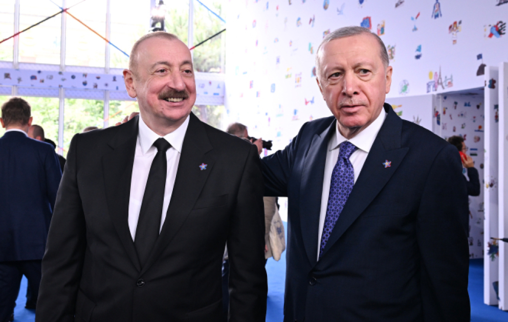 Le président Aliyev participe à la 1ère session plénière du 6ᵉ sommet de la Communauté politique européenne VİDEO