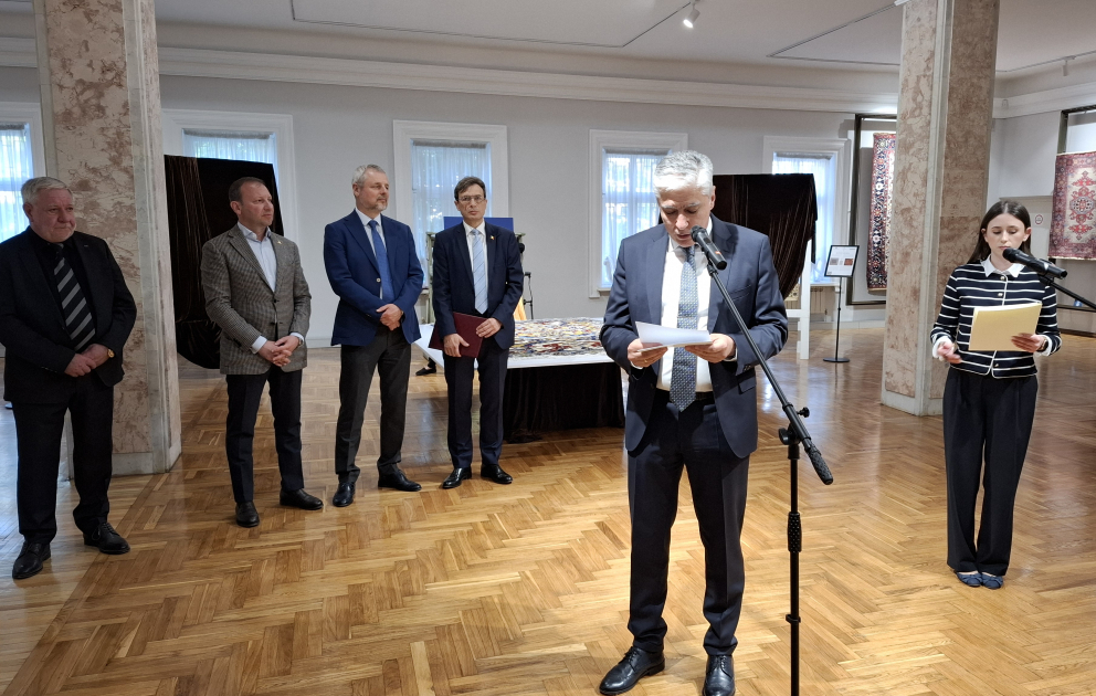Azerbaijani carpets take center stage in Moldova VIDEO