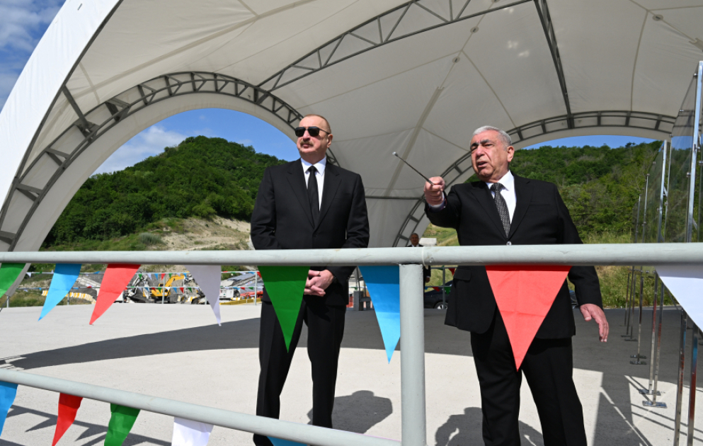Le président Aliyev inspecte les travaux en cours sur le tronçon Moughanly-Ismayilli-Guébélé de l’autoroute Bakou-Guébélé  MIS A JOUR VIDEO