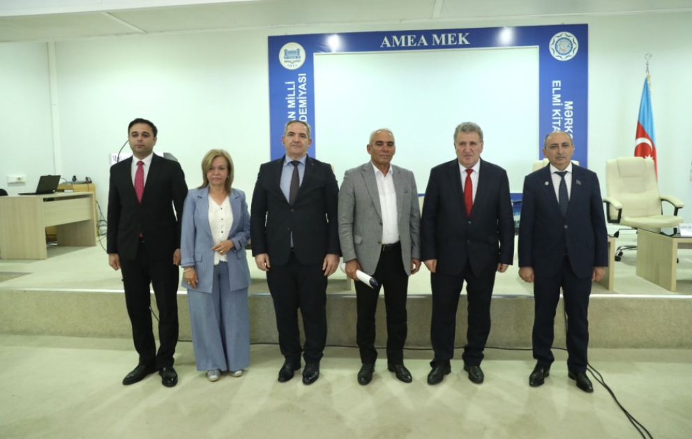 “Milli dövlətçilik və folklor” mövzusunda respublika elmi konfransı keçirilib VİDEO