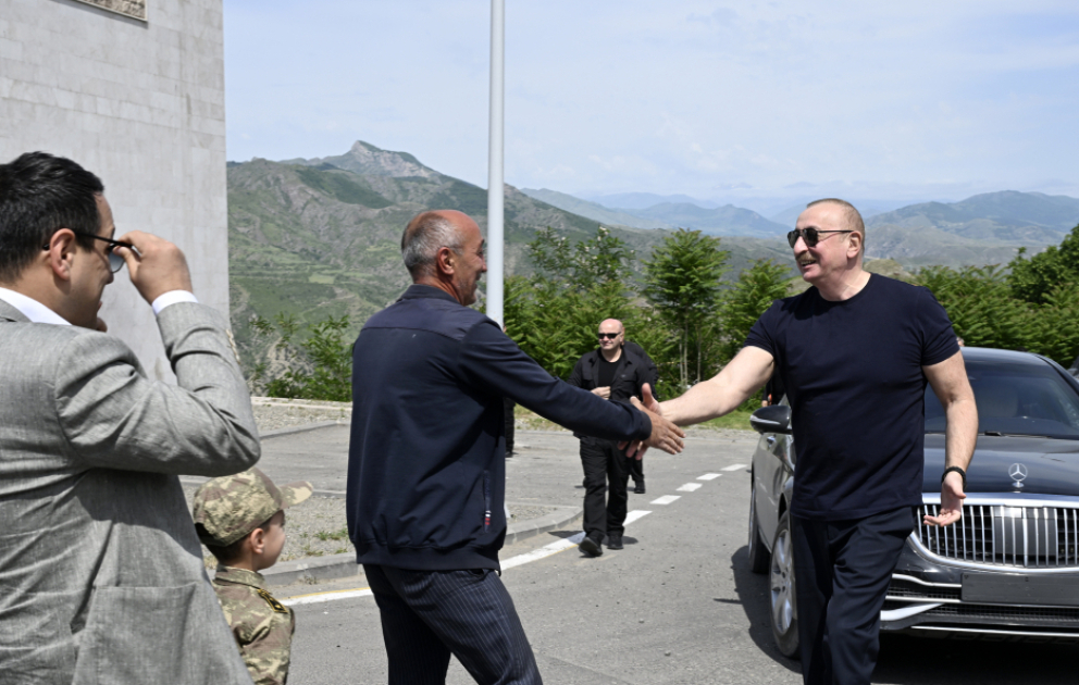 Prezident İlham Əliyev Laçın şəhərində sakinlərlə görüşüb YENİLƏNİB VİDEO