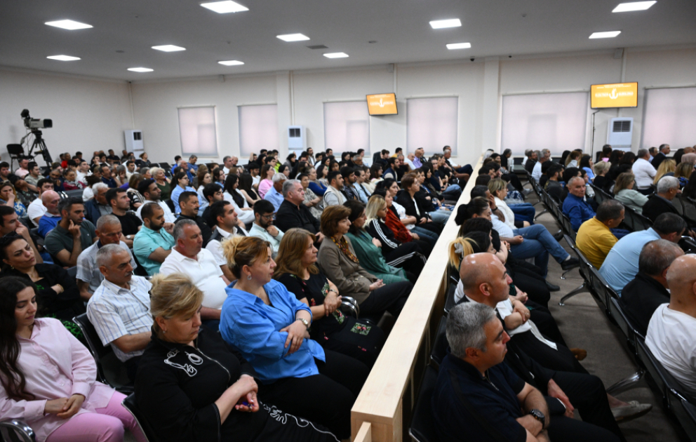 Gericht untersucht Dokumente über Verbrechen, die Streitkräfte Armeniens gegen aserbaidschanische Zivilisten im April 2016 und im Juli 2020 begangen haben VIDEO