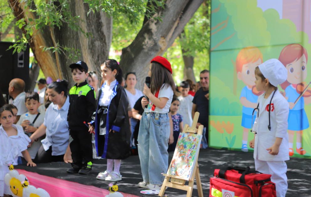 Naxçıvanda “Uşaqların rəngli dünyası” festivalı keçirilib YENİLƏNİB  VİDEO