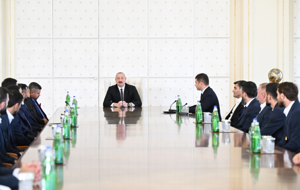 Le président Ilham Aliyev reçoit l’équipe d’Azerbaïdjan de mini-football, championne du monde MIS A JOUR VIDEO