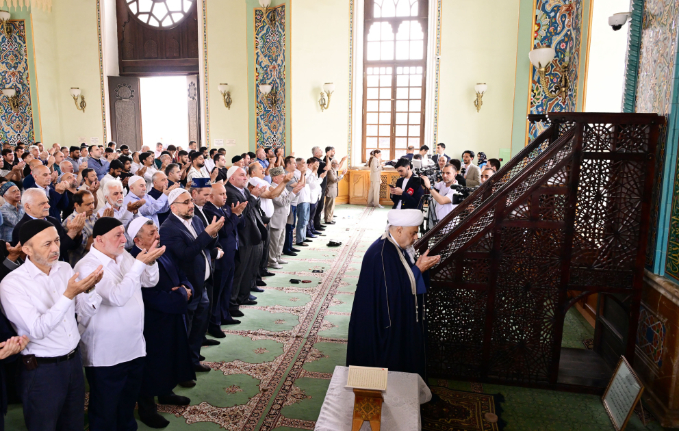 Bakıda Qurban bayramı münasibətilə bayram namazı qılınıb YENİLƏNİB  VİDEO