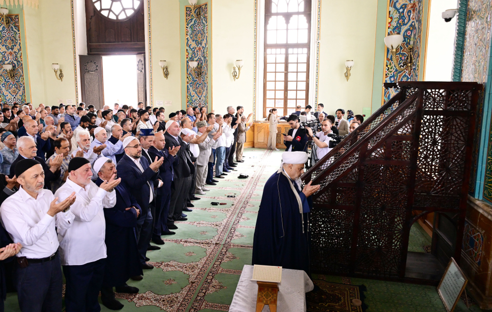 Eid al-Adha prayer held in Azerbaijan VIDEO
