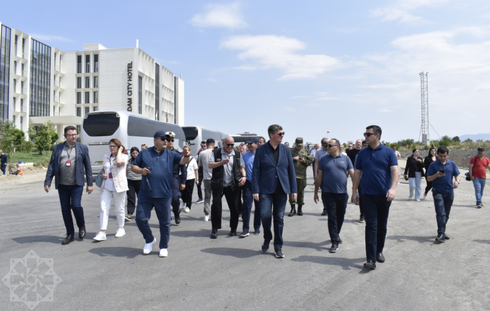 Xarici diplomatlar Ağdamda həyata keçirilən tikinti-quruculuq işləri ilə tanış olublar - YENİLƏNİB FOTO VİDEO