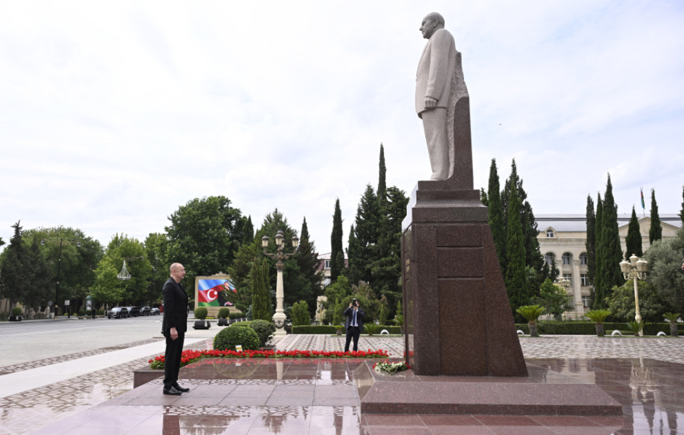 President Ilham Aliyev visited statue of National Leader Heydar Aliyev in Yevlakh city VIDEO