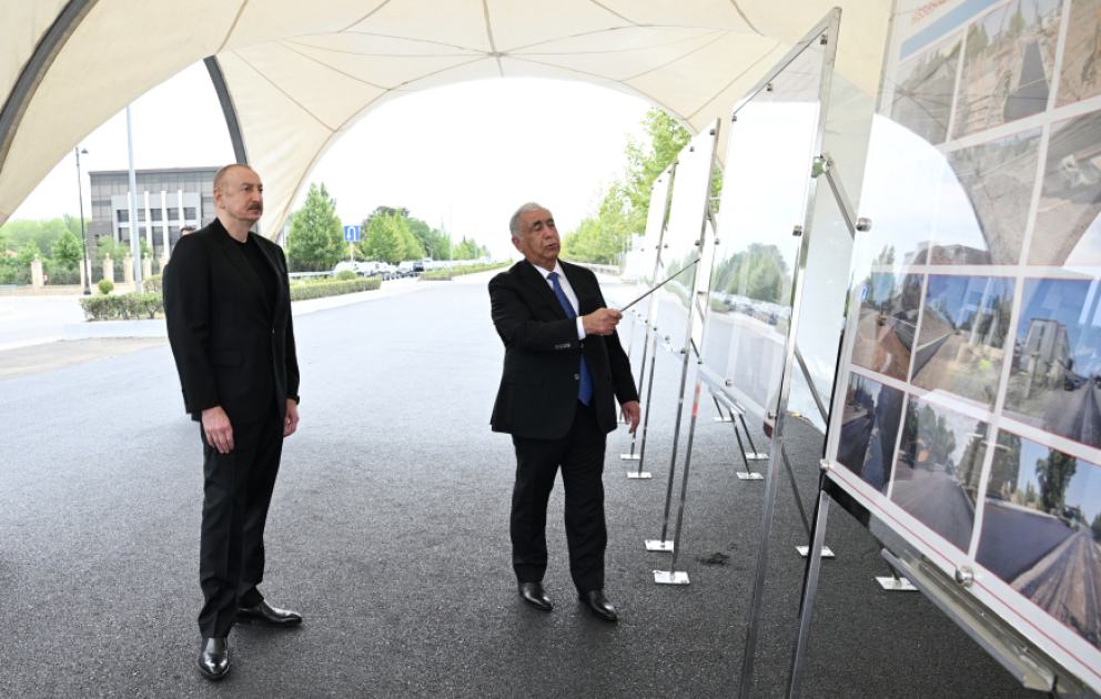 Präsident Ilham Aliyev inspiziert Baufortschritt des Yevlakh- Abschnitts der Autobahn Baku–Alat–Gazakh–Staatsgrenze zu Georgien AKTUALISIERT VIDEO