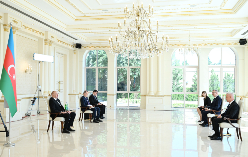 Президент Ильхам Алиев принял верительные грамоты новоназначенного посла Польши в нашей стране ВИДЕО