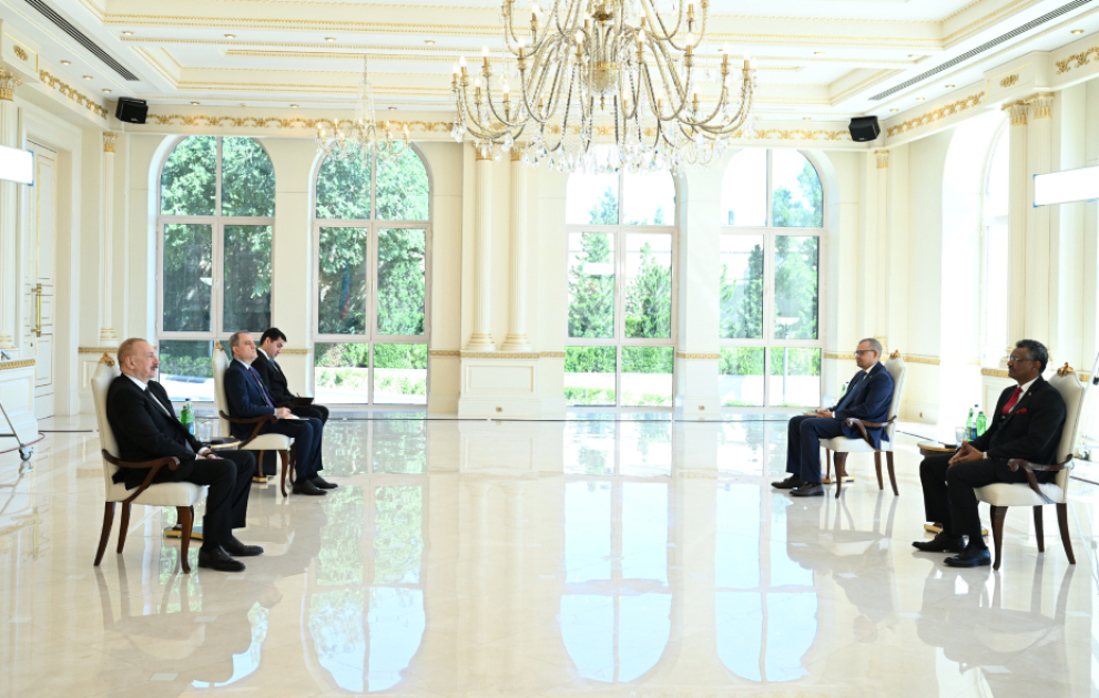 Neuer sudanesischer Botschafter überreicht Präsident Ilham Aliyev sein Beglaubigungsschreiben VIDEO