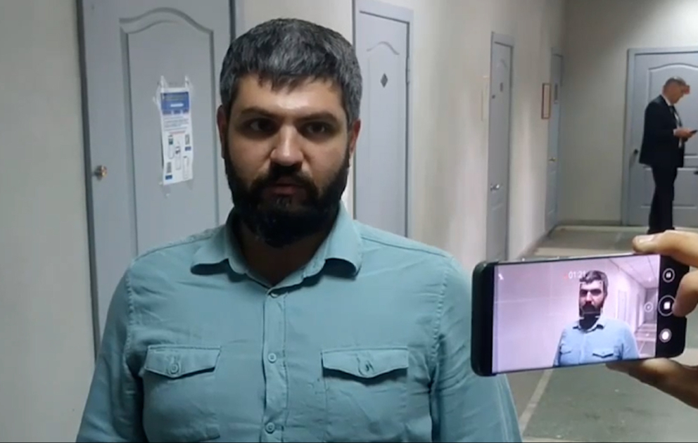 Əhliman Gənciyevin vəkili onun müdafiə etdiyi şəxsə qarşı zorakılıq tətbiq olunduğunu bildirib VİDEO