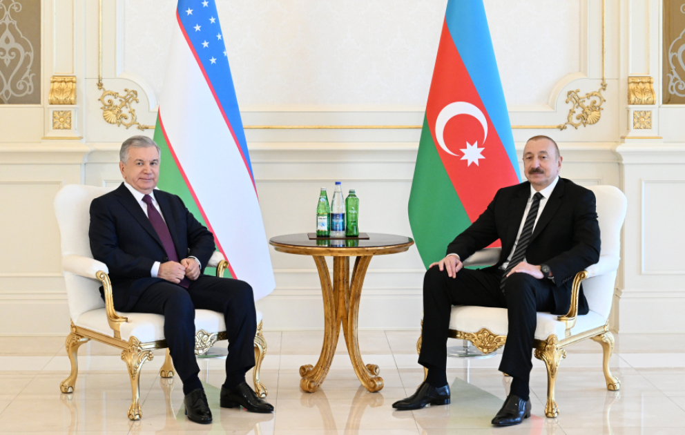 Entretien en tête-à-tête entre les présidents Ilham Aliyev et Chavkat Mirzioïev VIDEO