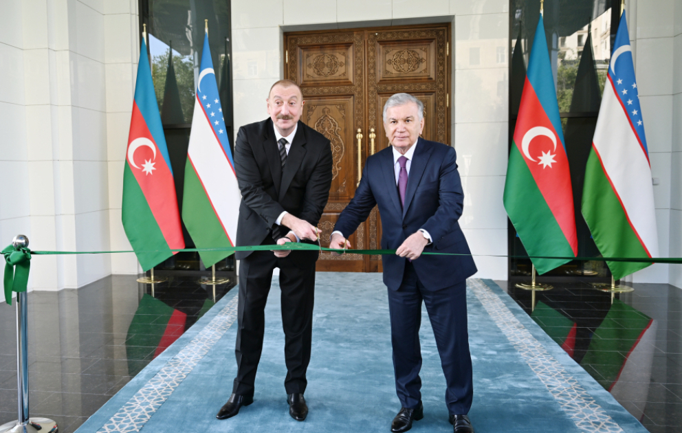 Prezidentlər İlham Əliyev və Şavkat Mirziyoyev Özbəkistanın Azərbaycandakı səfirliyinin yeni binasının açılışında iştirak ediblər YENİLƏNİB  VİDEO