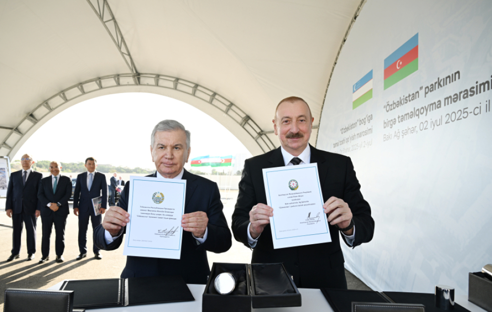 Pose de la première pierre du parc « Ouzbékistan » à Bakou MIS A JOUR VIDEO