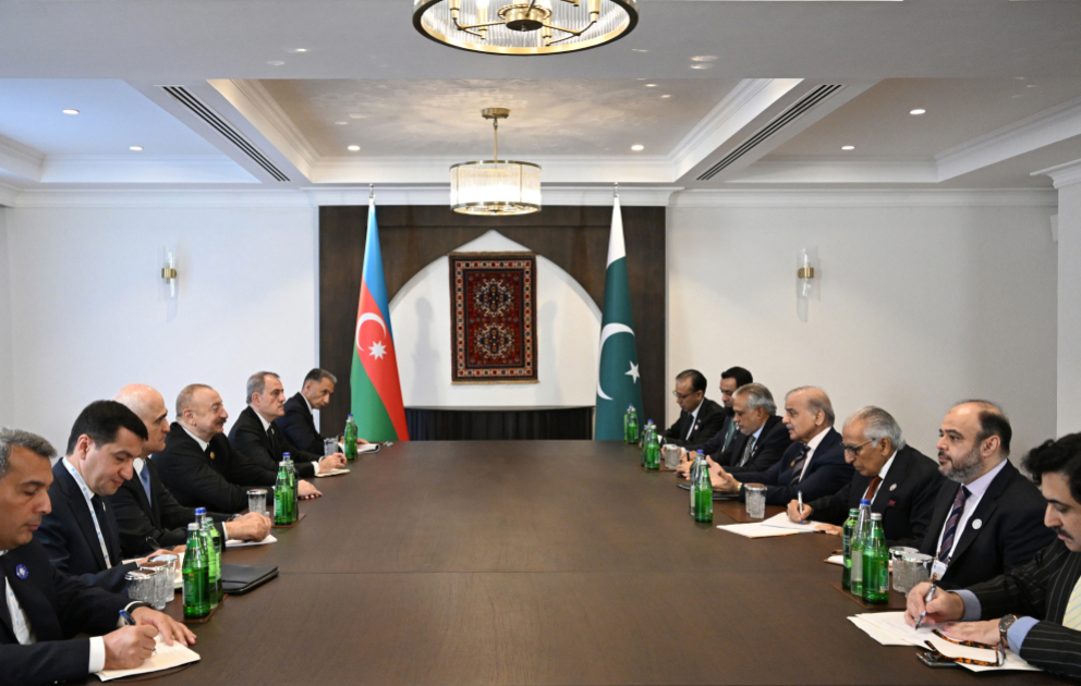 Le président azerbaïdjanais rencontre le Premier ministre pakistanais à Khankendi VIDEO