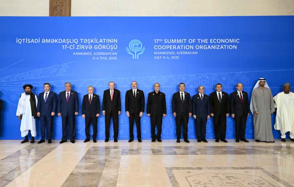 17. Gipfeltreffen der Organisation für wirtschaftliche Zusammenarbeit in Khankendi Präsident Ilham Aliyev hält eine Rede beim Gipfel  AKTUALISIERT 3  VIDEO